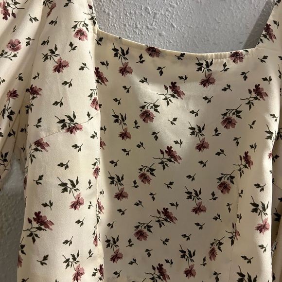 Off the Shoulder Floral Long Sleeve - Picture 3 of 5
